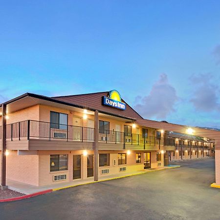 Days Inn By Wyndham East Албукерке Екстериор снимка